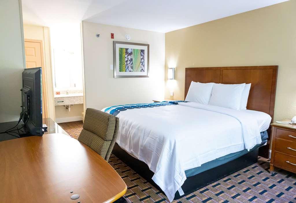 Hotel Baymont By Wyndham College Park Atlanta Airport South Habitación foto