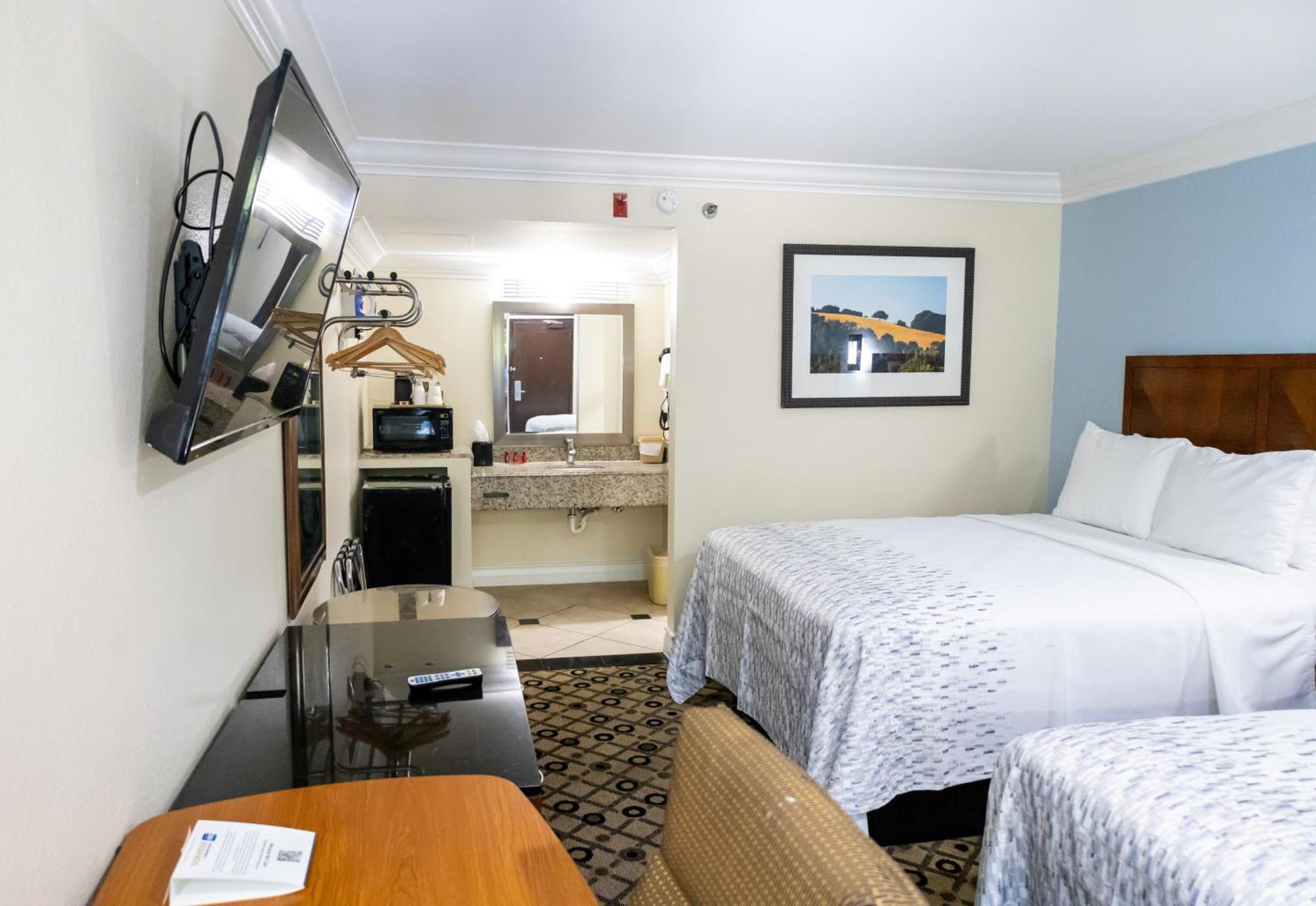 Hotel Baymont By Wyndham College Park Atlanta Airport South Exterior foto